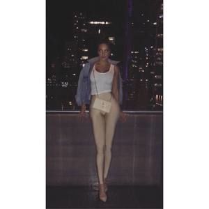 Meet your Posher, Stella